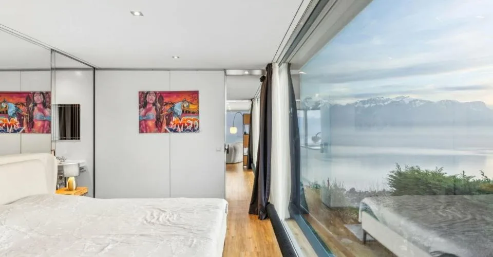 Villa im Architektenstil mit Panoramablick auf See und Alpen – Foto 9 von 25