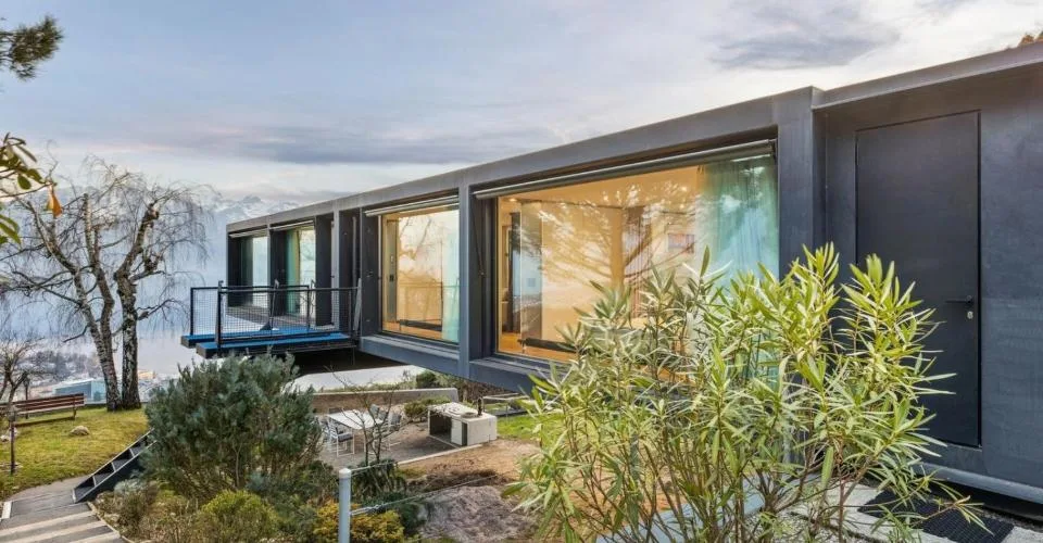 Villa im Architektenstil mit Panoramablick auf See und Alpen – Foto 8 von 25