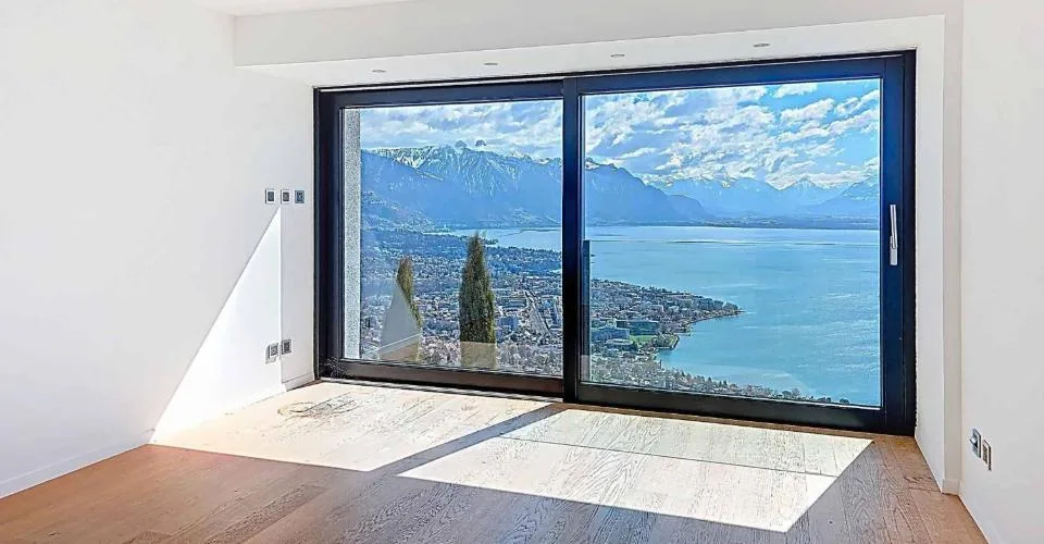 Property with 6.5 rooms, swimming pool, and breathtaking view – photo 11 of 24