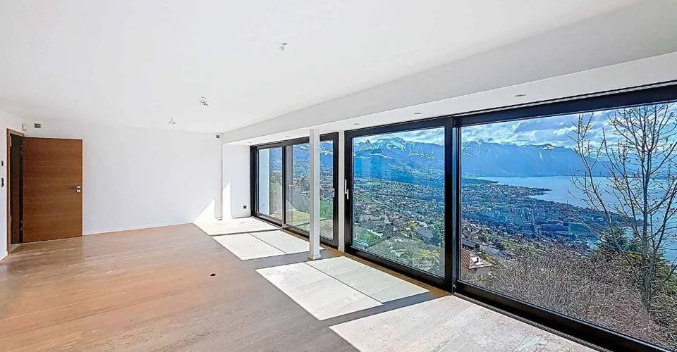 Property with 6.5 rooms, swimming pool, and breathtaking view – photo 7 of 24