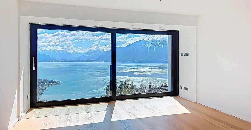 Property with 6.5 rooms, swimming pool, and breathtaking view – photo 10 of 24