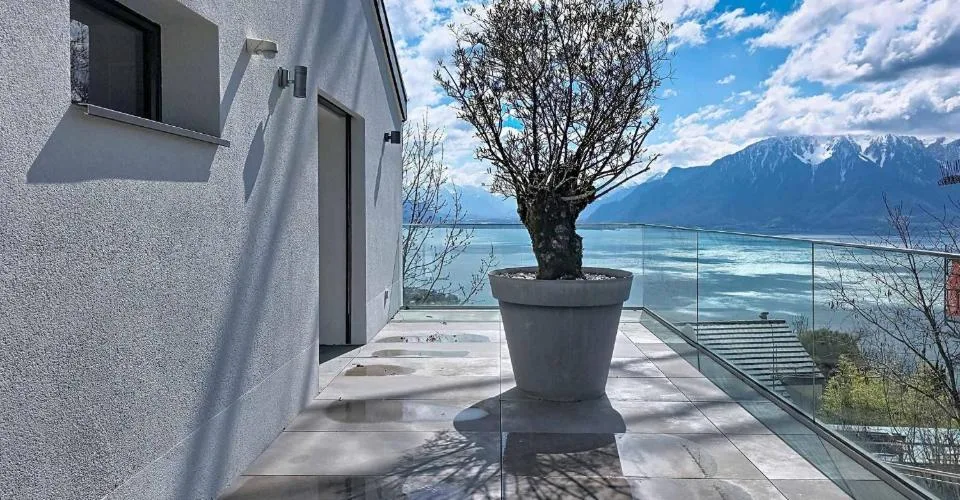 Property with 6.5 rooms, swimming pool, and breathtaking view – photo 8 of 24