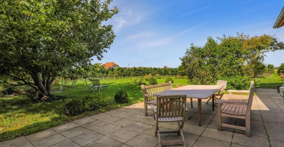 Bezaubernde Landvilla mit Garten am Rande der Weinberge von Jussy – Foto 20 von 27