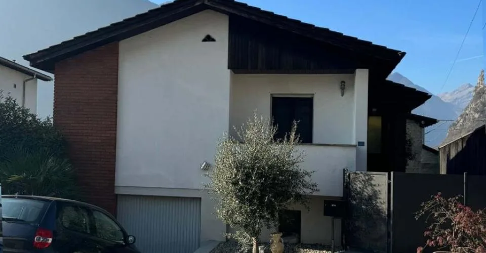 Renovated single-family villa with 4.5 rooms in Biasca – photo 9 of 16