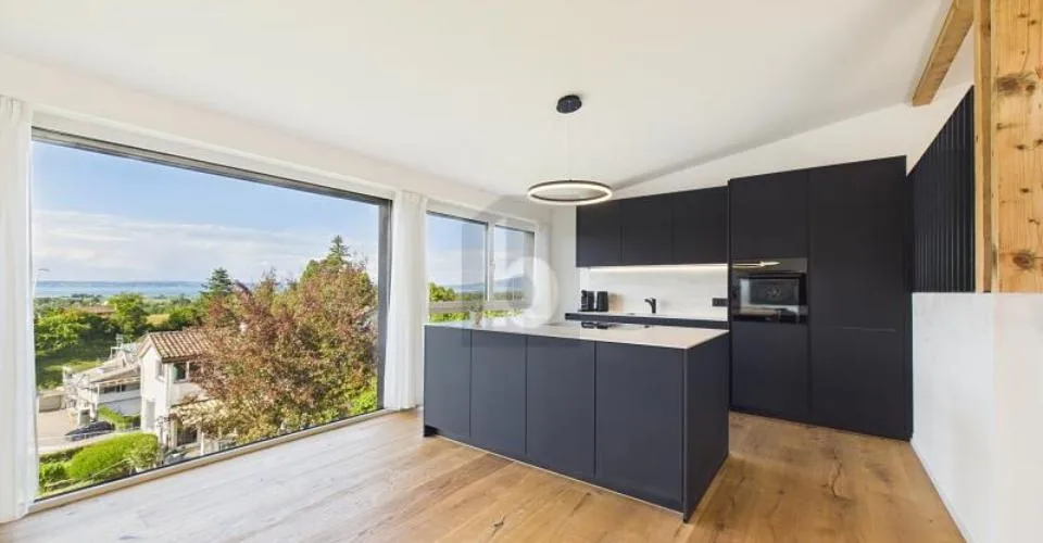 Renovated with garden, pool, and panoramic view – photo 8 of 12