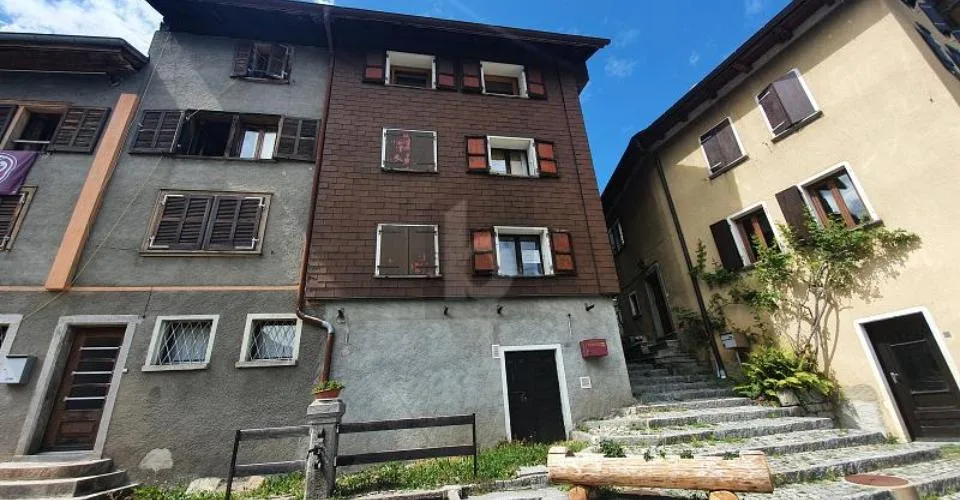 NEL CUORE DEL PAESE CON TANTO POTENZIALE – Foto 1 von 10