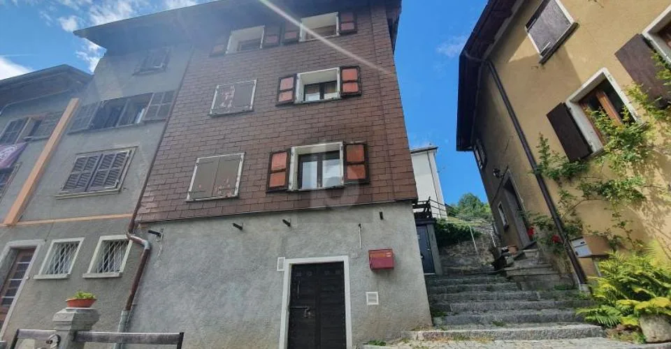 NEL CUORE DEL PAESE CON TANTO POTENZIALE – Foto 2 von 10