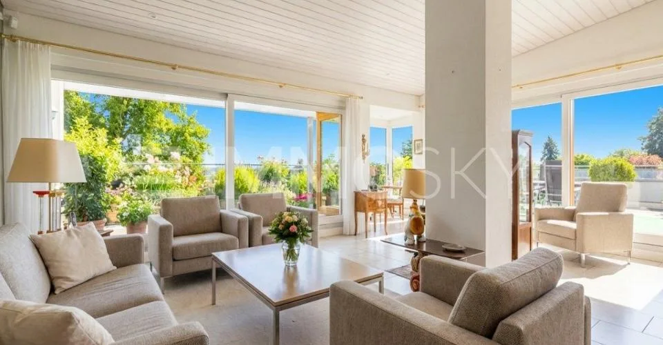 Where the view is home – attic with a wide view of Lake Constance – photo 8 of 22