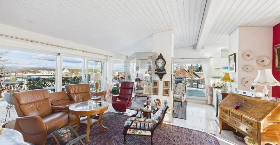 Where the view is home – attic with a wide view of Lake Constance – photo 18 of 22