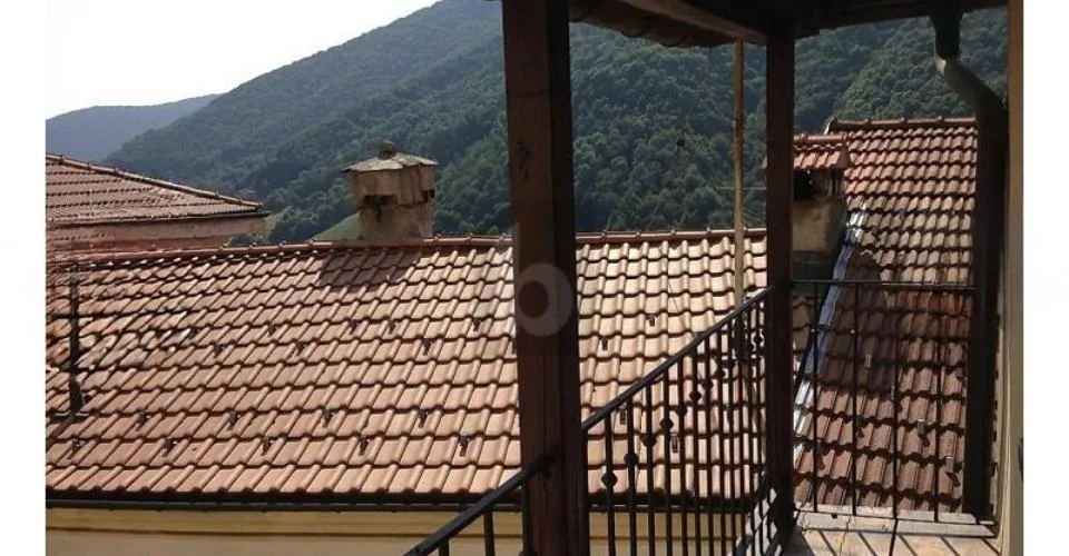 CENTRALE CON BELLISSIMA VISTA SULLA VALLE – photo 3 sur 12