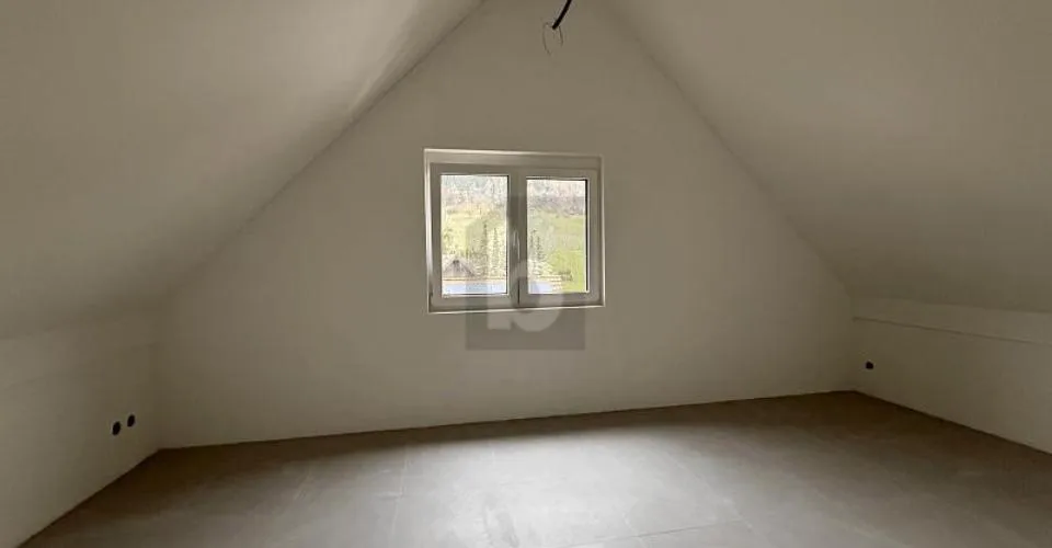 EXKLUSIV MIT GROSSER DACHTERRASSE