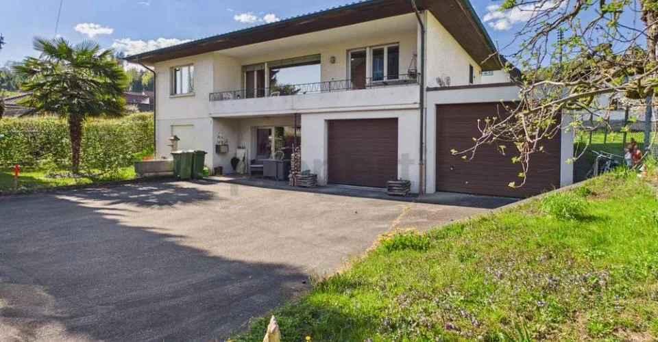 4.5-Zi.-Einfamilienhaus | Balkon, Doppelgarage und top Lage in Safnern