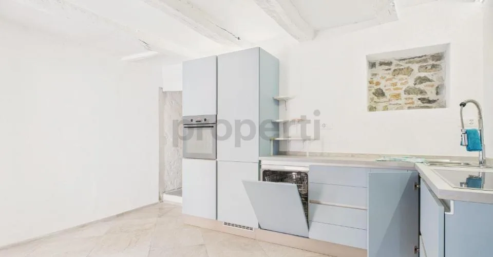Elegante casa indipendente 1 locale con ampio balcone, Breggia