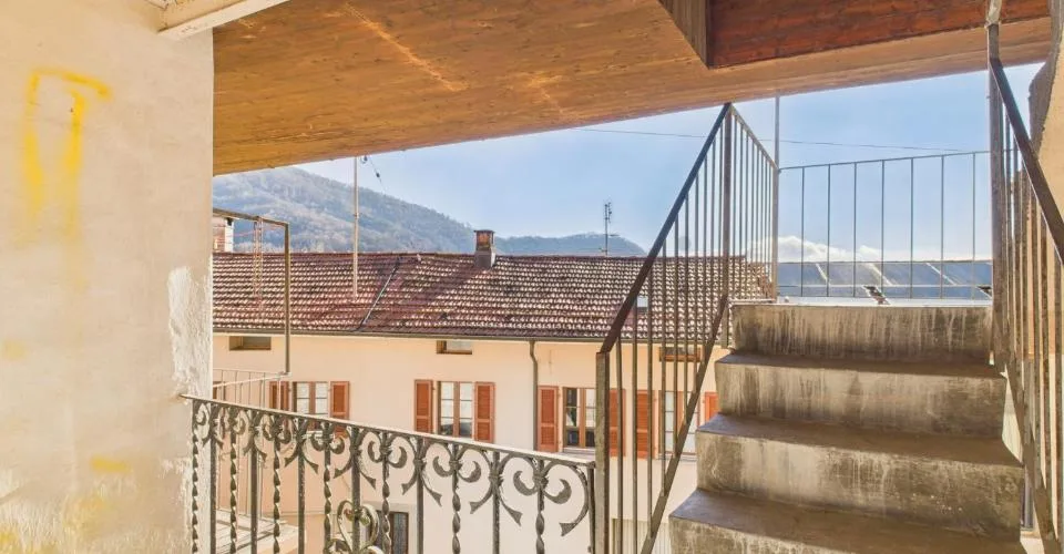 Elegant independent house with 1 room and large balcony, Breggia – photo 23 of 27
