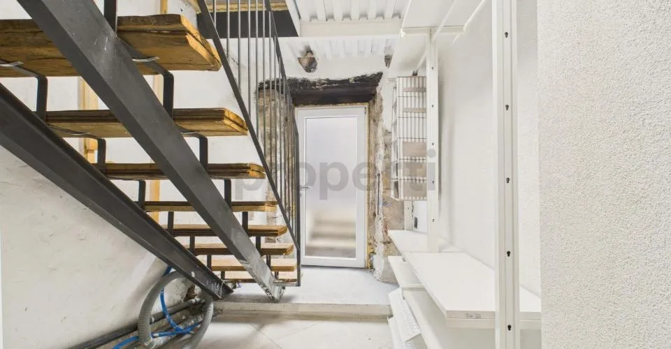 Elegant independent house with 1 room and large balcony, Breggia – photo 24 of 27