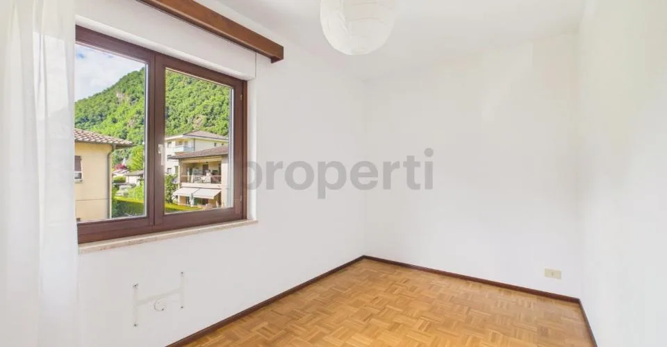 Appartamento 4,5 locali con box auto in casa bifamiliare – Foto 24 von 34