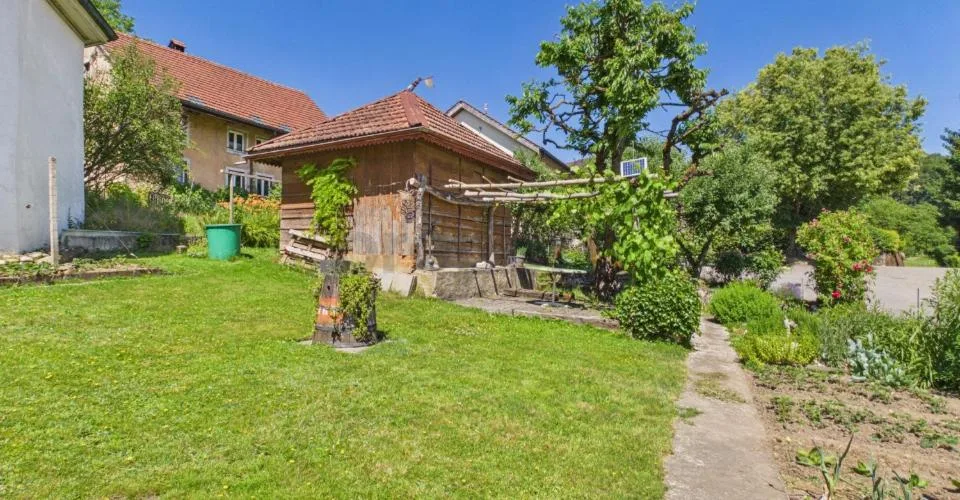 Historic farmhouse with two residential units and versatile potential in Vogelsang (Lengnau AG) – photo 21 of 22