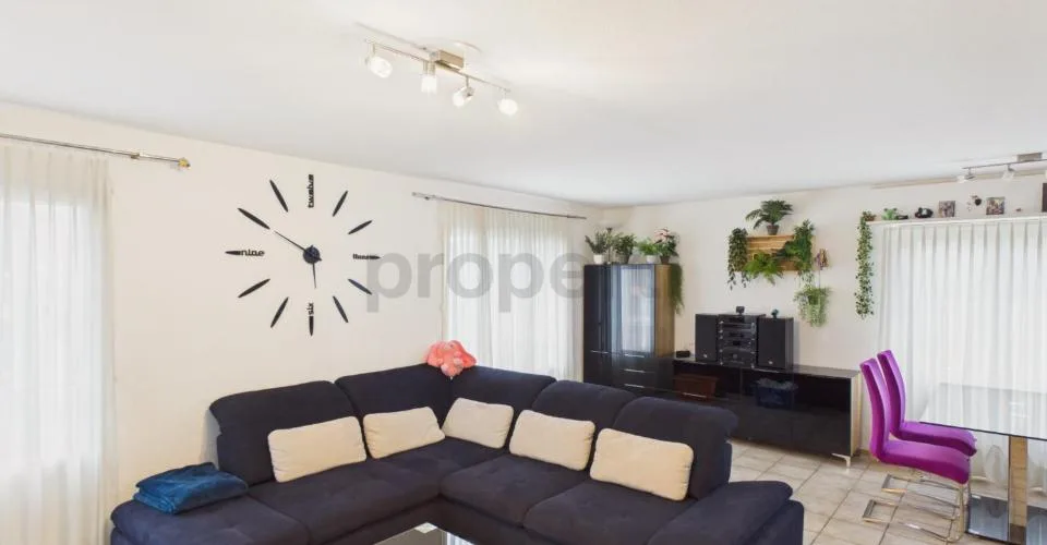 Modernes 2.5-Zimmer-Apartment mit Balkon, Sutz-Lattrigen