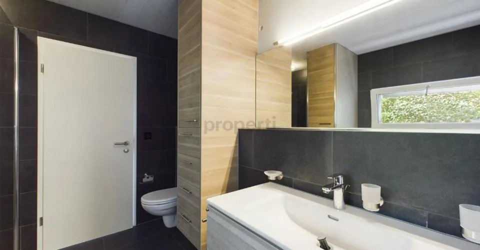 Casa a schiera moderna di 5,5 stanze con cantina, Pieterlen