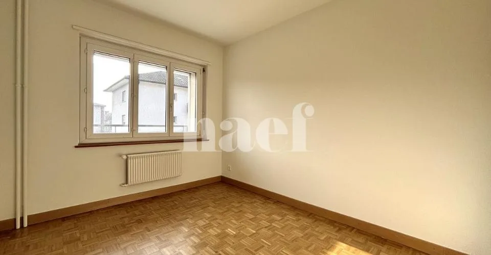 Appartement rénové de 4 pièces avec grand balcon – Foto 4 von 18