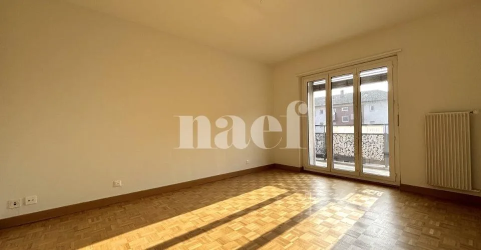 Appartement rénové de 4 pièces avec grand balcon – Foto 2 von 18