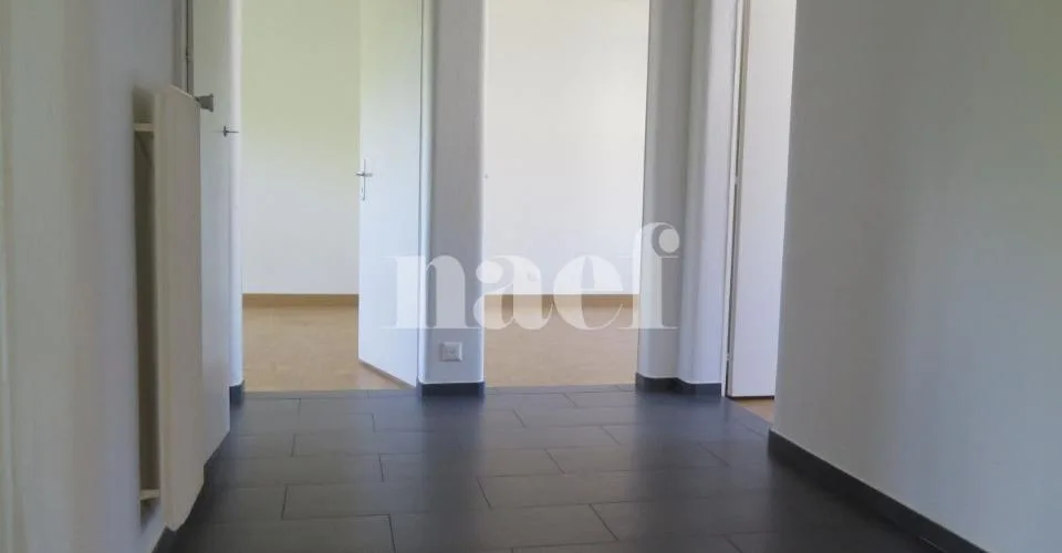 Appartement rénové de 4 pièces avec grand balcon – Foto 7 von 18
