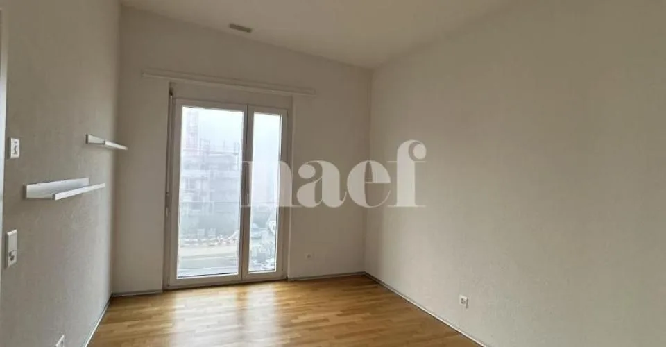 Appartement dans un immeuble récent – Foto 3 von 12