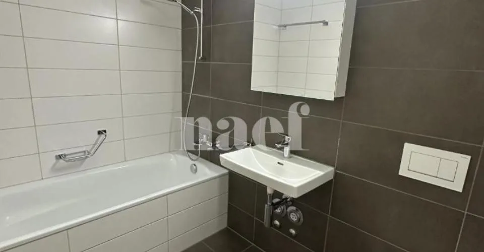 Appartement dans un immeuble récent – Foto 5 von 11