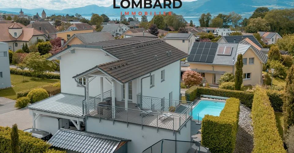 Spacieuse villa individuelle avec vue sur le lac et piscine