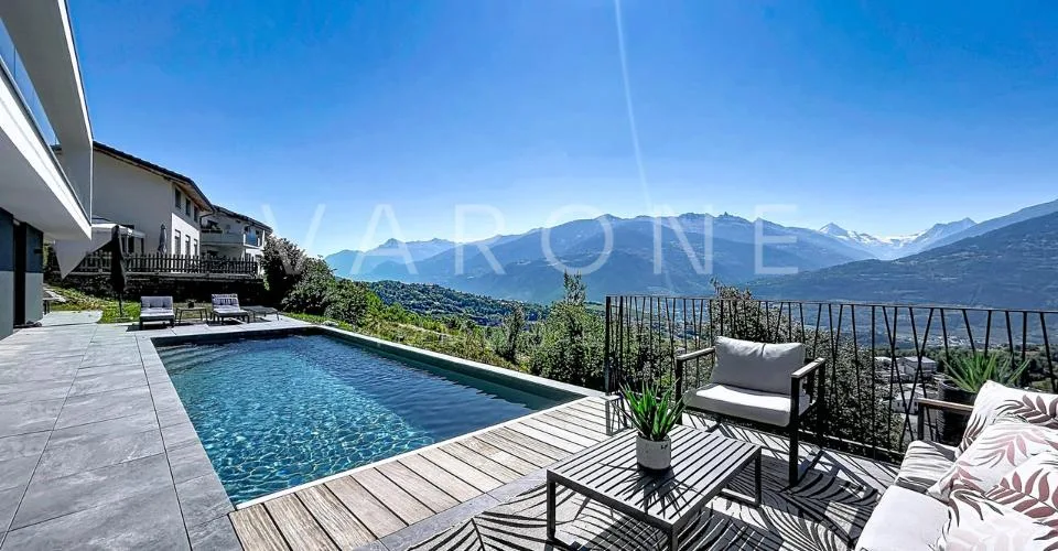 Villa contemporaine de 6,5 pièces avec piscine et vue panoramique – photo 2 sur 33