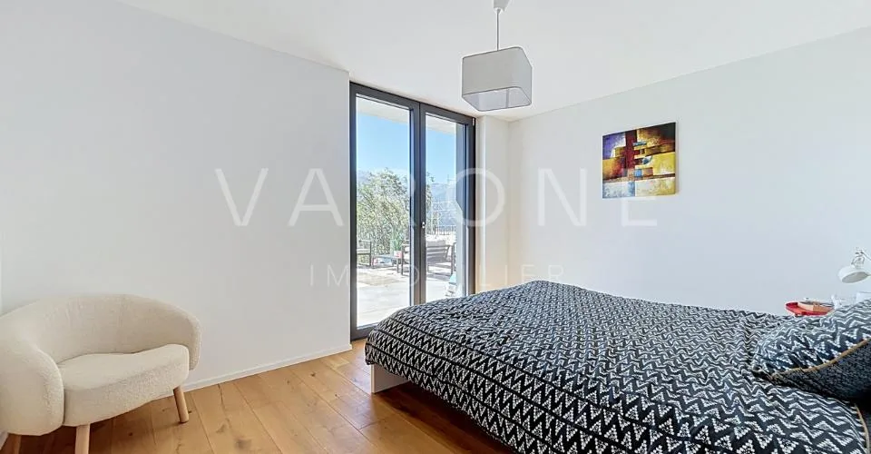 Villa contemporaine de 6,5 pièces avec piscine et vue panoramique – photo 10 sur 33