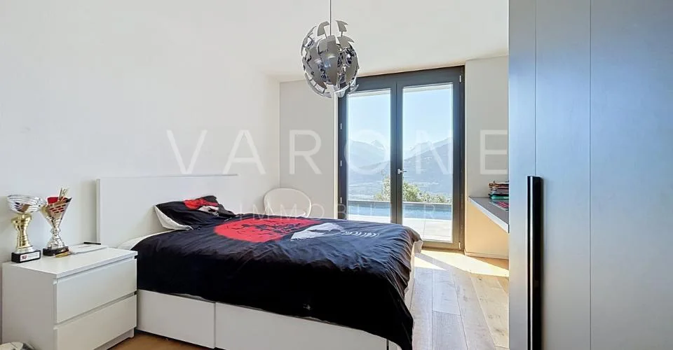 Villa contemporaine de 6,5 pièces avec piscine et vue panoramique – photo 11 sur 33
