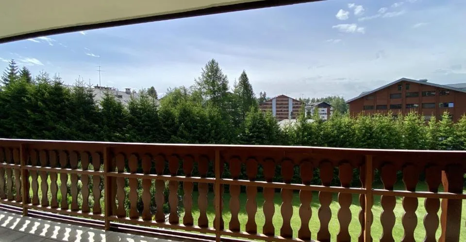Grand appartement à louer près du Régent Collège – Foto 2 von 16