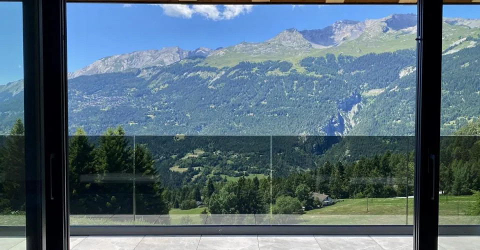 Chalet neuf avec vue panoramique à vendre à Crans-Montana – foto 3 di 25