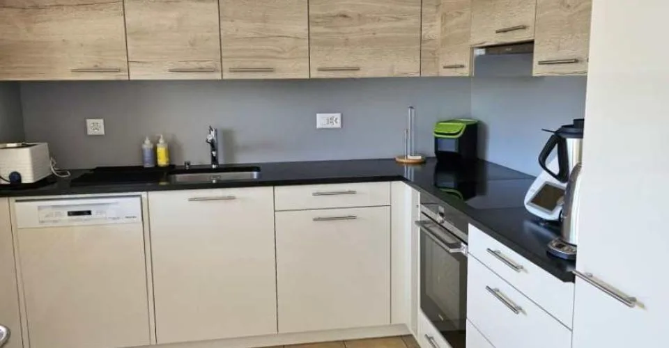 Bel appartement de 4 piÃ¨ces au dernier Ã©tage â€“ calme, lumineux, vue dÃ©gagÃ©e – Foto 2 von 18