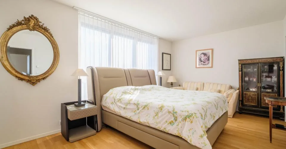 Attique en duplex — vue sur le Jet d'eau – photo 7 sur 18