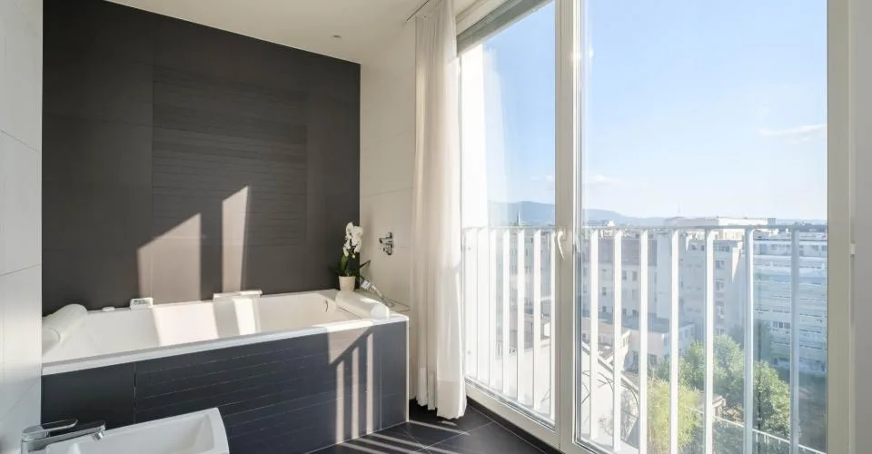 Attique en duplex — vue sur le Jet d'eau – photo 14 sur 18