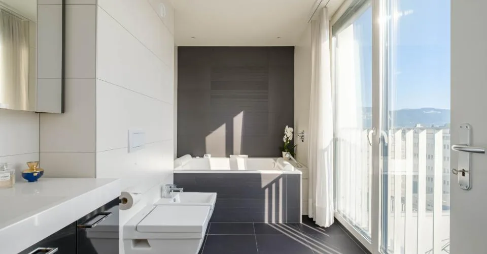 Attique en duplex — vue sur le Jet d'eau – photo 8 sur 18