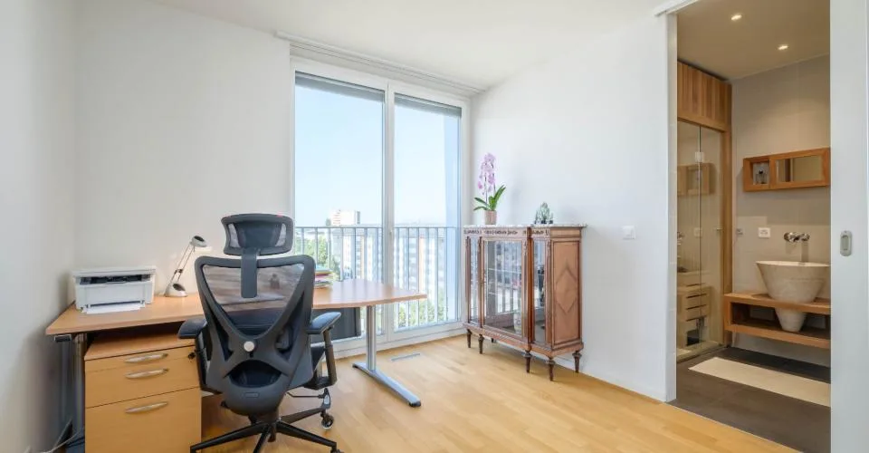 Attique en duplex — vue sur le Jet d'eau – photo 9 sur 18