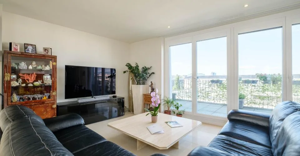 Attique en duplex — vue sur le Jet d'eau – photo 6 sur 18