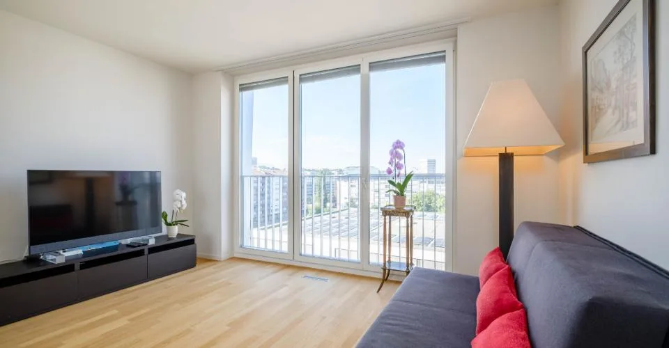 Attique en duplex — vue sur le Jet d'eau – photo 13 sur 18