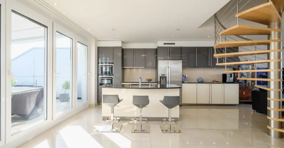 Attique en duplex — vue sur le Jet d'eau – photo 5 sur 18