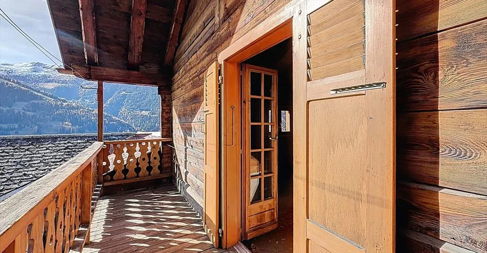 Chalet à rénover – L'âme d'une grange alpine à Sarreyer – Foto 2 von 26