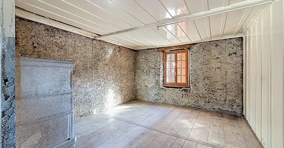 Chalet à rénover – L'âme d'une grange alpine à Sarreyer – Foto 8 von 26