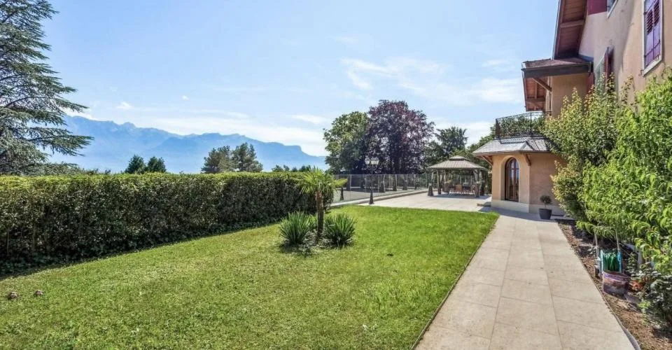 JONGNY - TENUTA ECCEZIONALE CON VISTA PANORAMICA SUL LAGO – foto 2 di 26