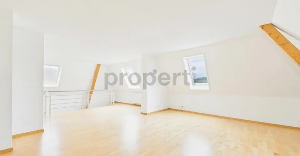 Renovierte 4.5-Zimmer Maisonette in historischem Bauernhaus mit Balkon, Rothrist AG