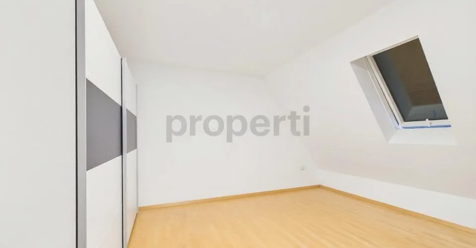 Renovierte 4.5-Zimmer Maisonette in historischem Bauernhaus mit Balkon, Rothrist AG