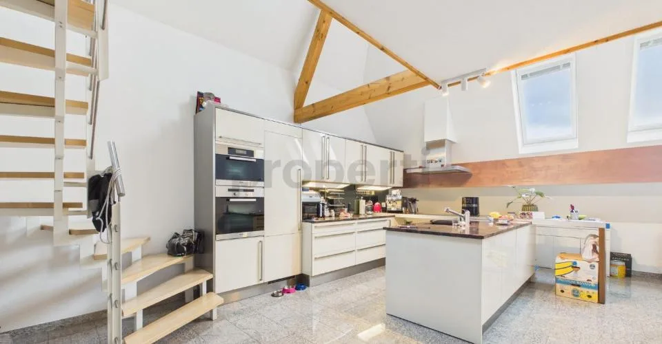 Renovierte 4.5-Zimmer Maisonette in historischem Bauernhaus mit Balkon, Rothrist AG