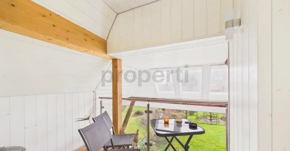 Renovierte 4.5-Zimmer Maisonette in historischem Bauernhaus mit Balkon, Rothrist AG