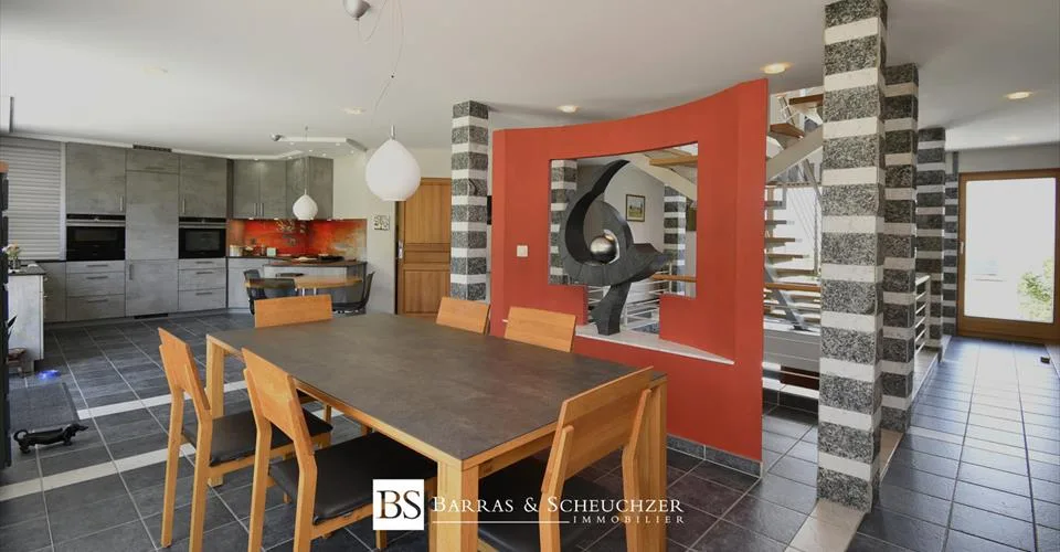 Propriété d'exception : spacieuse villa avec 3.5 pcs indépendant – Foto 3 von 16